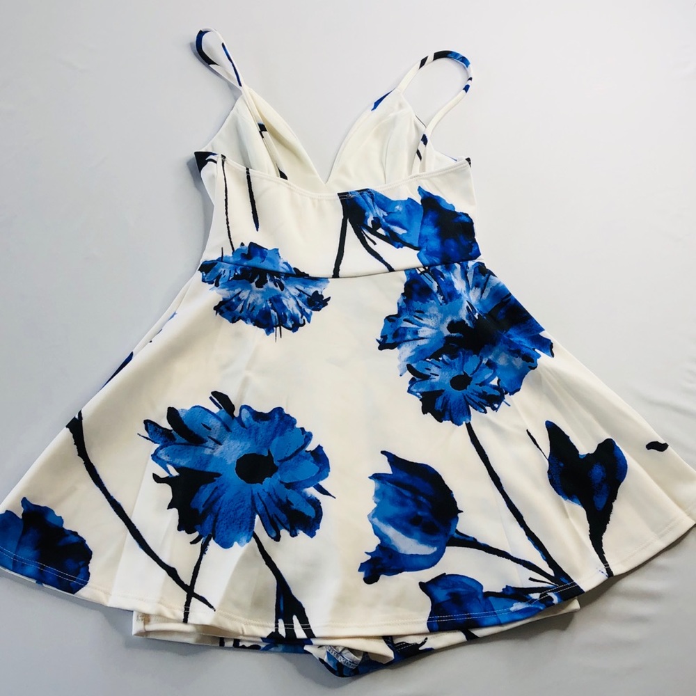 💙CHOCOLATE Romper Blue & White Floral Skort CUTE! - Picture 8 of 9